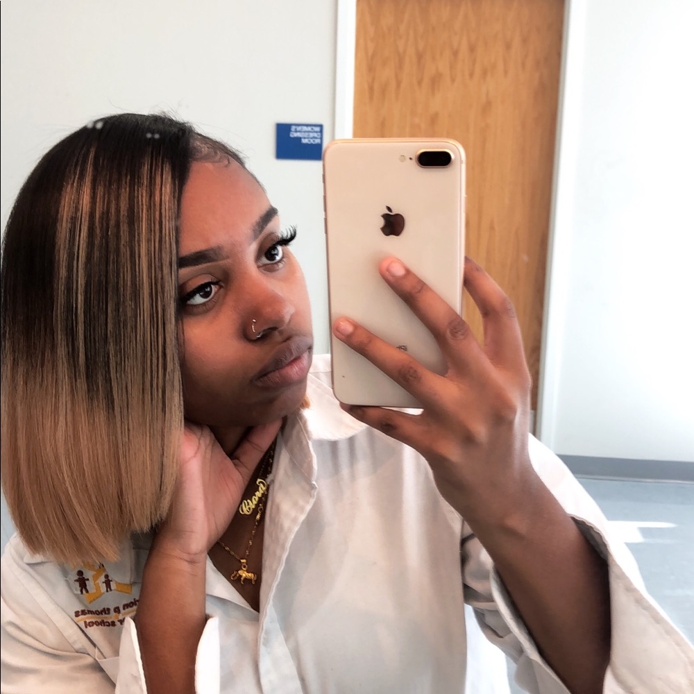 Meet your Posher, Ciora